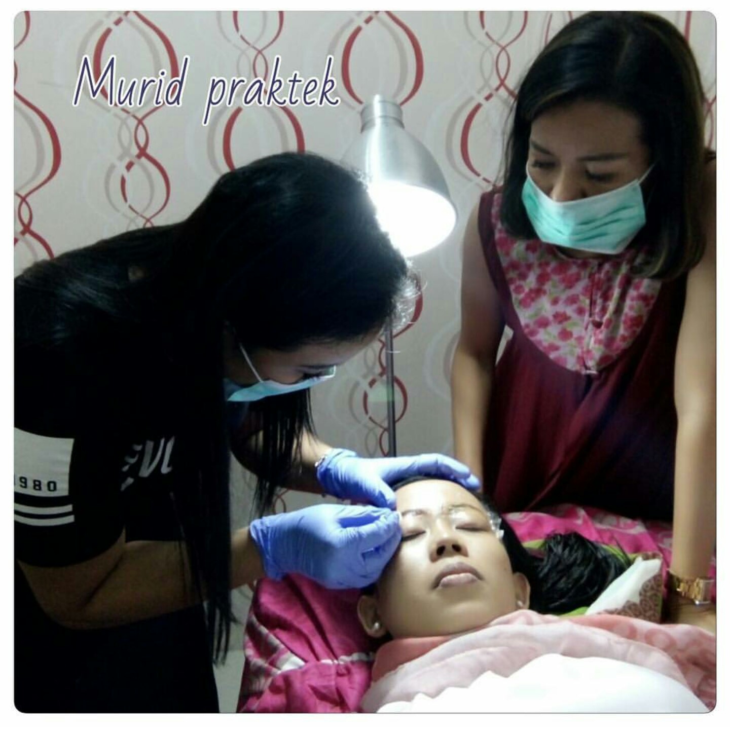 Murid Praktek Sulam Alis di Cibubur